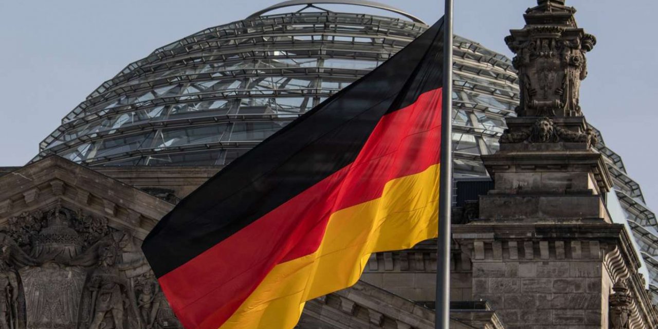 Almanya’da maske skandalı siyasi krize dönüştü