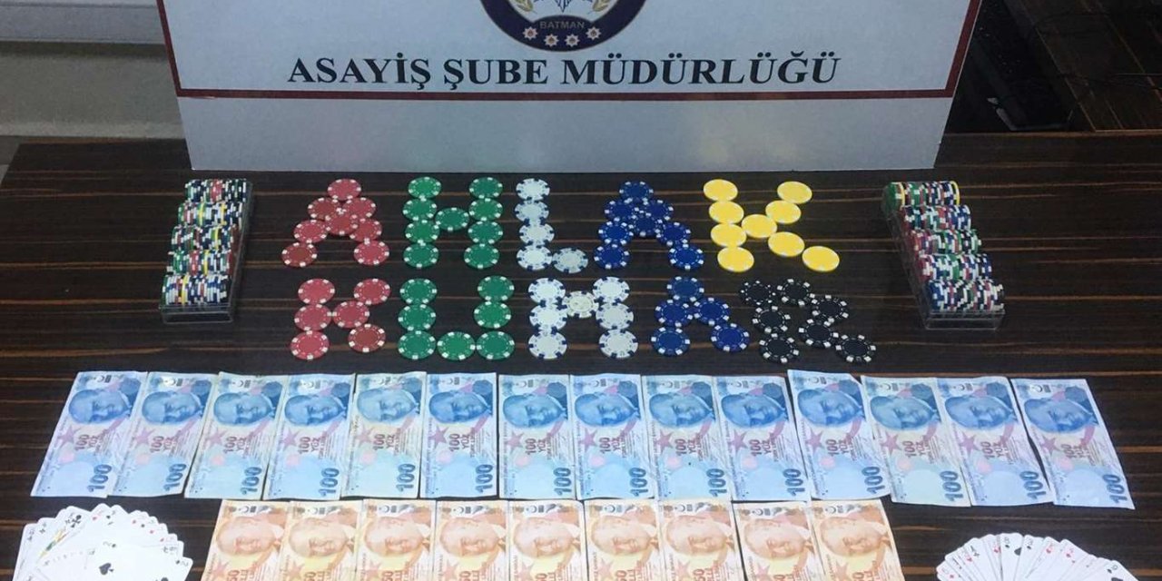 Kumar oynatılan üç iş yeri kapatıldı