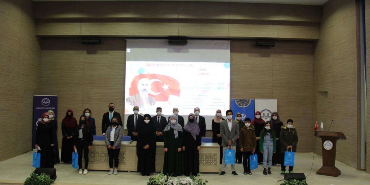 İstiklal Marşı’nı konu alan yarışmada dereceye girenler ödüllendirildi