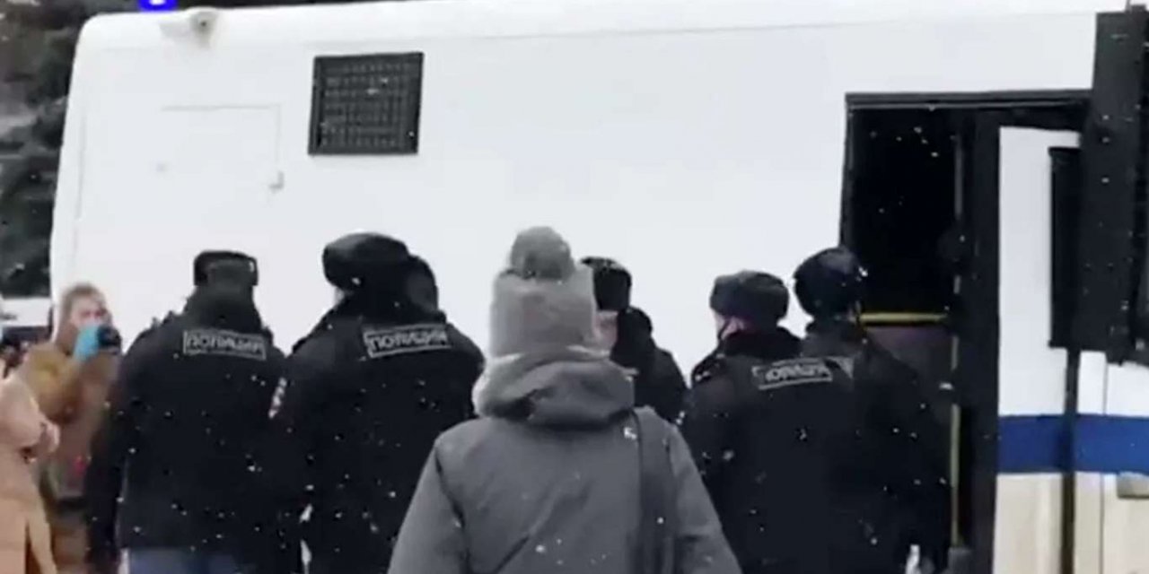 Rusya'da muhaliflerin toplantısına baskın: 200 gözaltı