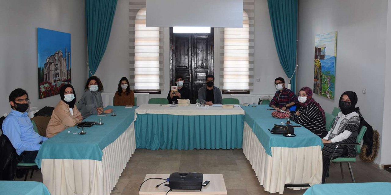 Malatya'da gençlere kitap okuma alışkanlığı kazandırılıyor
