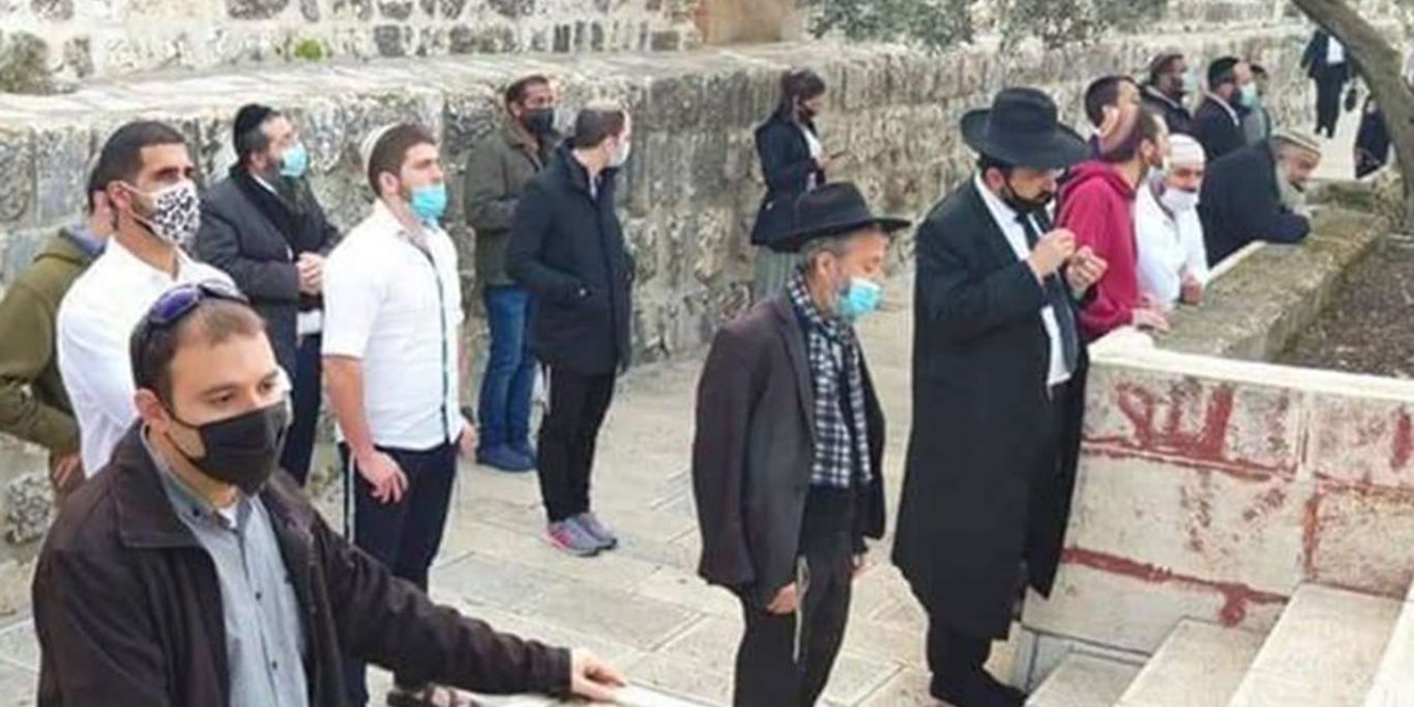 Onlarca siyonist Mescid-i Aksa’ya baskın düzenledi