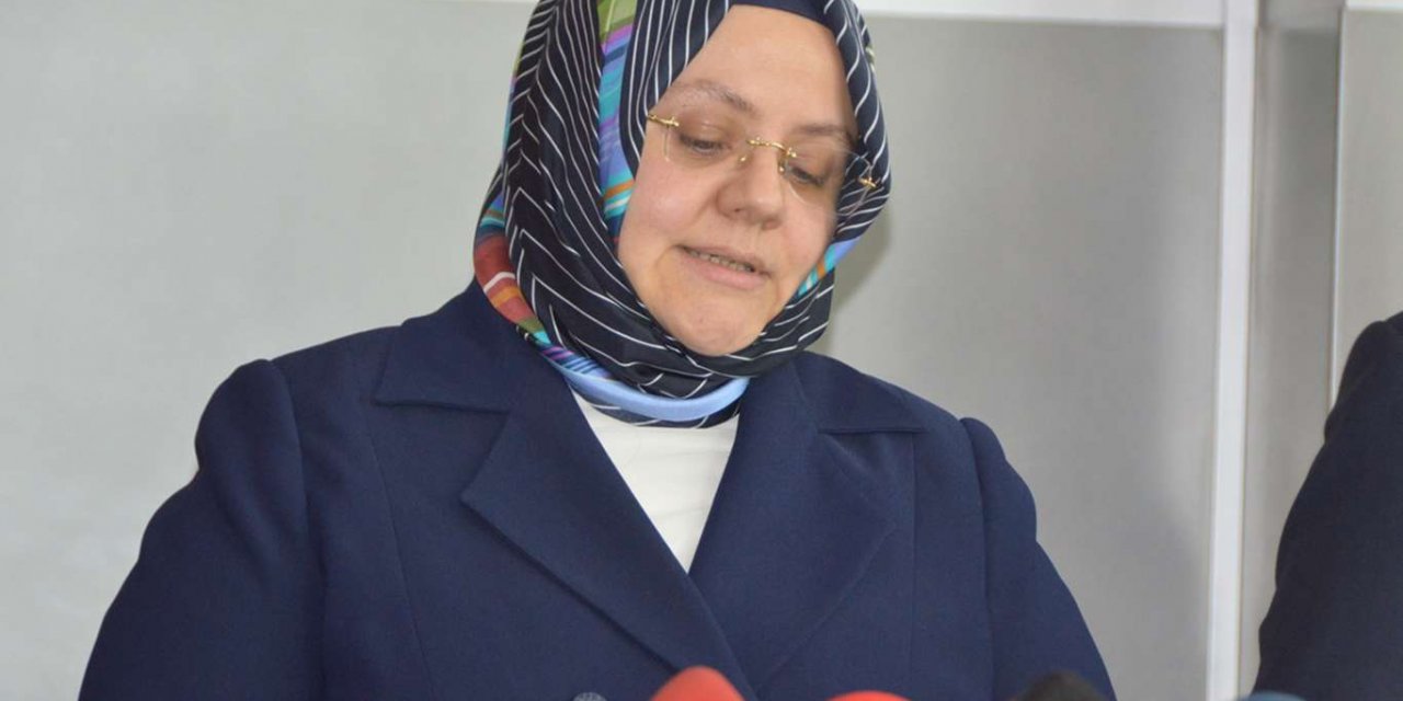 Bakan Selçuk: "SGK'ye ait 5 hizmet daha e-Devlet'ten sunulacak"