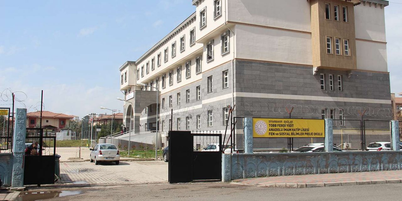 Mutasyonlu virüs tespit edilen okulun pansiyonu karantinaya alındı