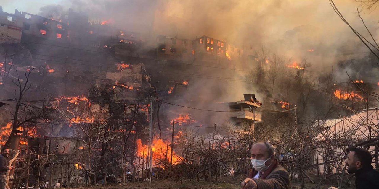Artvin'deki yangında 50'ye yakın ev alev aldı