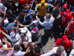 Gaziantep'teki kutlamalarda arbede çıktı