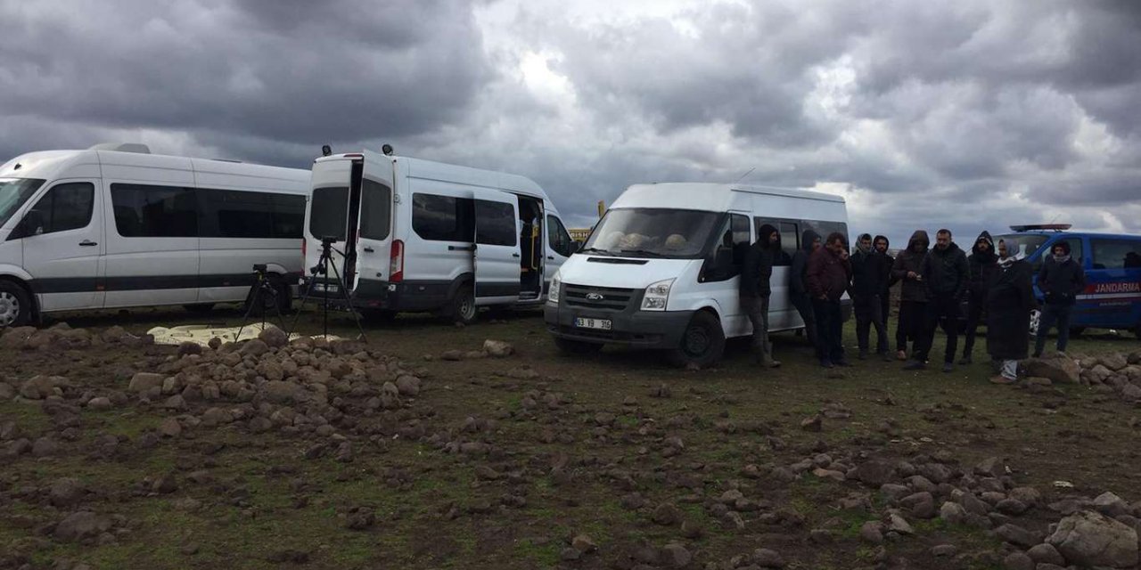 Teknenin batması sonucu gölette kaybolan gençleri arama çalışmaları sürüyor
