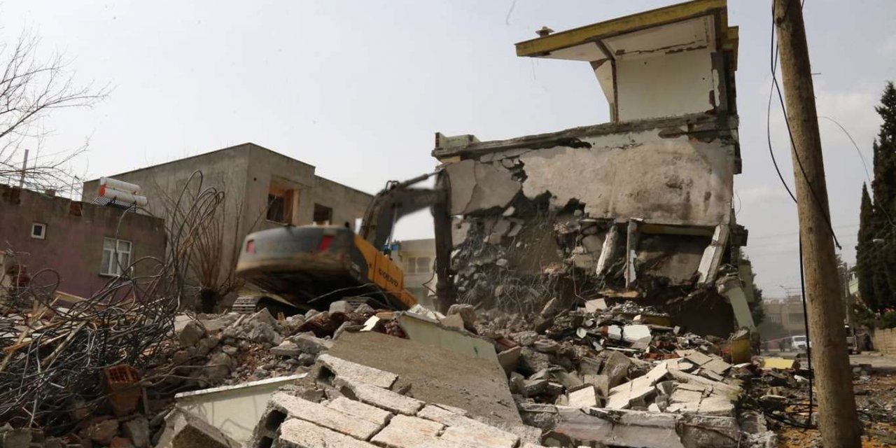 Kentsel dönüşümde uzlaşılan alanlarda yıkım işlemi devam ediyor
