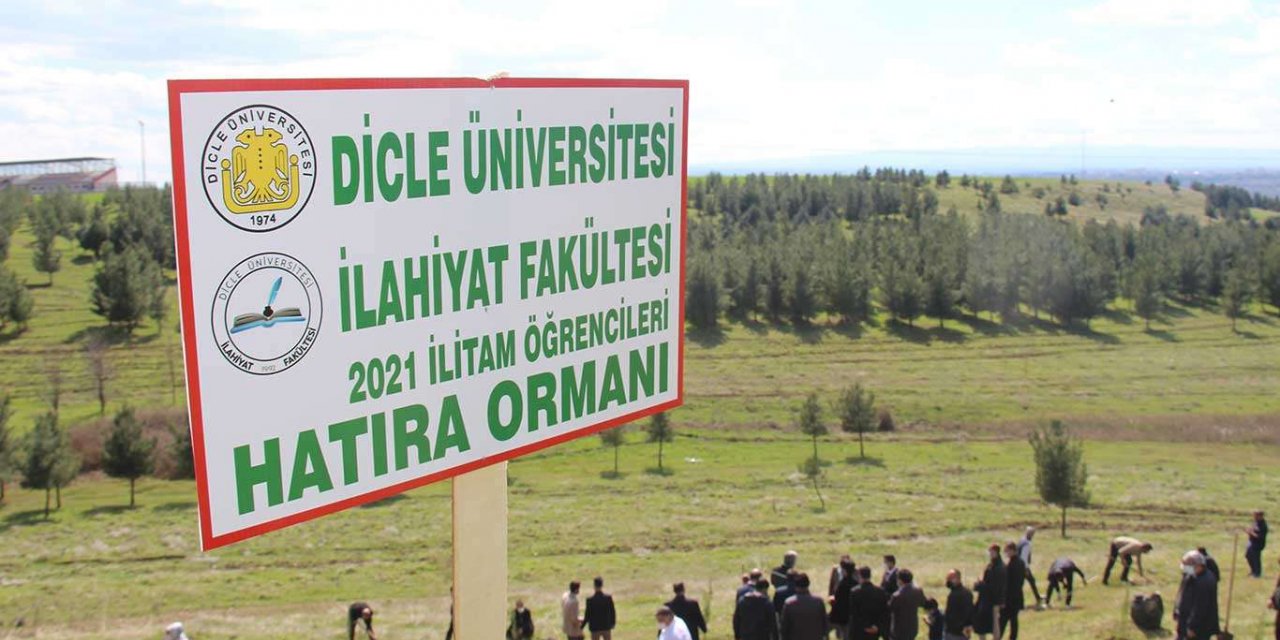 Dicle Üniversitesi İLİTAM öğrencilerinden fidan dikimi