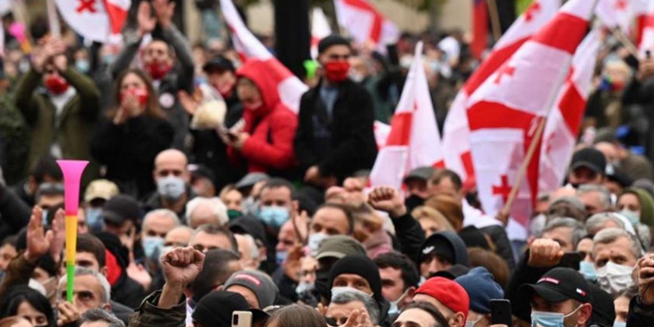 Gürcistan'da muhalefet kesintisiz protestolara hazırlanıyor