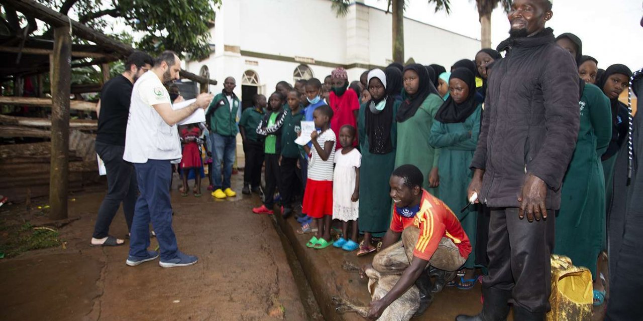 Avrupa Yetim Eli li Afrîkayê ji êtîman re alîkarîya goştê sor kir