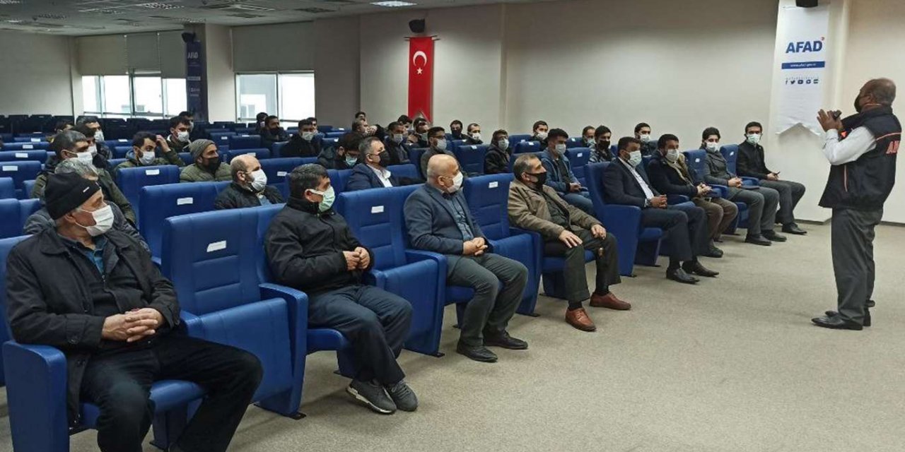HÜDA PAR Bursa İl Başkanlığı'ndan afetlere karşı duyarlılık semineri