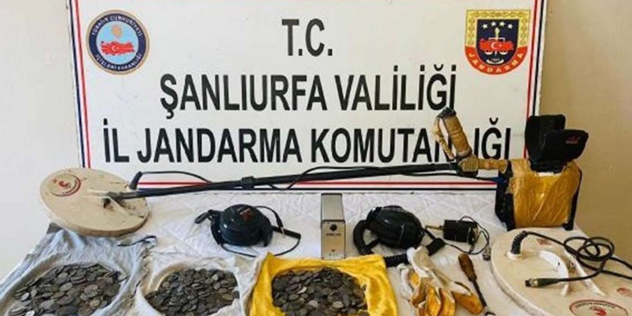 Viranşehir'de 850 bronz sikke ele geçirildi