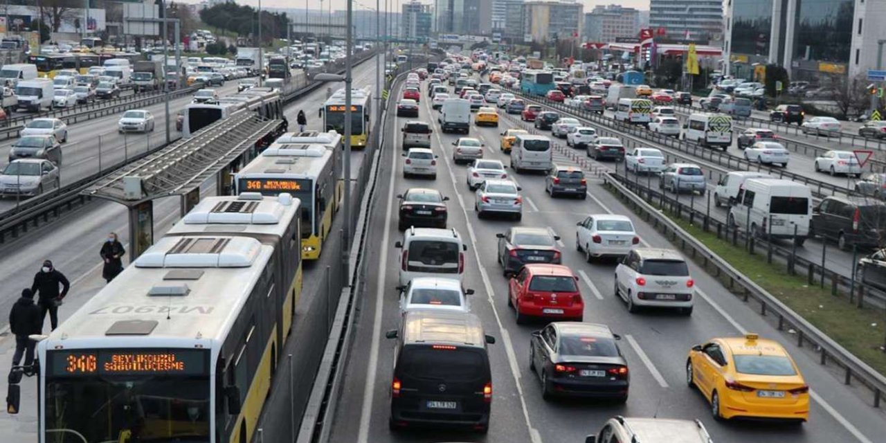 Trafiğe kaydı yapılan taşıt sayısı bir önceki aya göre yüzde 35,3 azaldı