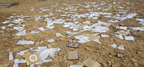 Camiyi ateşe verip Kur'an-ı Kerimleri parçaladılar!