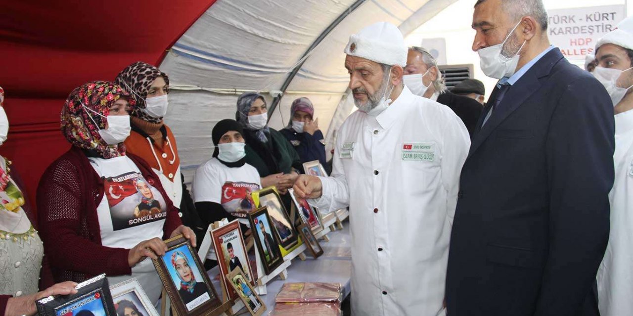 Evlat nöbetini sürdüren ailelere destek ziyaretleri devam ediyor