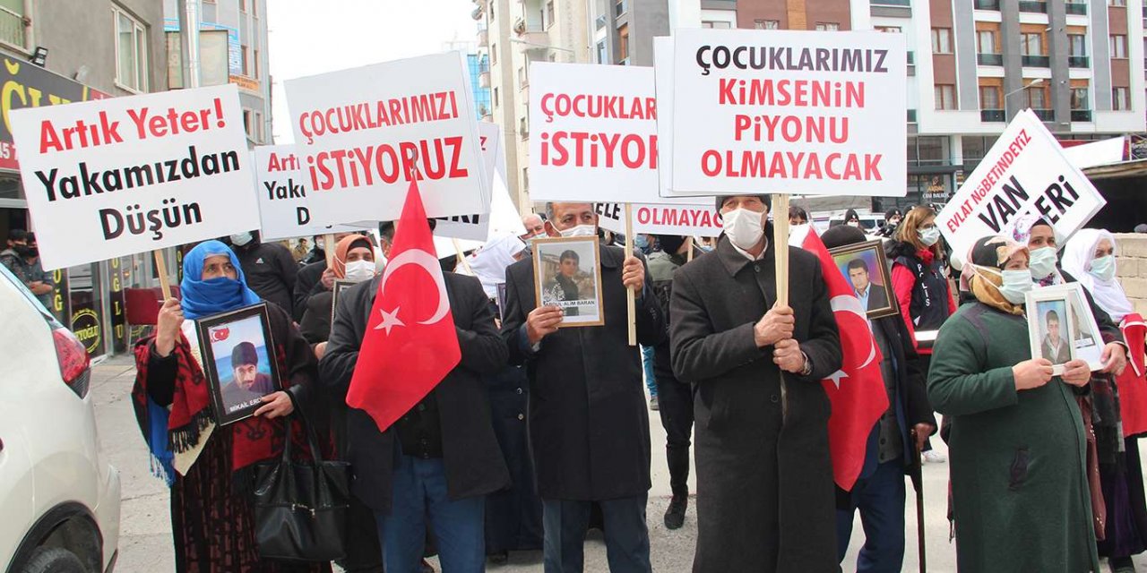 ​Vanlı ailelerin HDP önündeki eylemine 2 aile daha katıldı