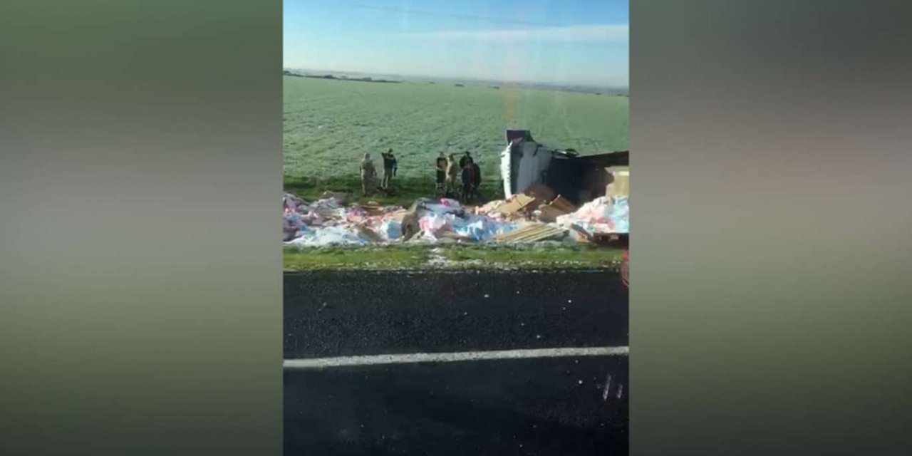 Şanlıurfa’da tır şarampole devrildi: Bir ölü bir yaralı