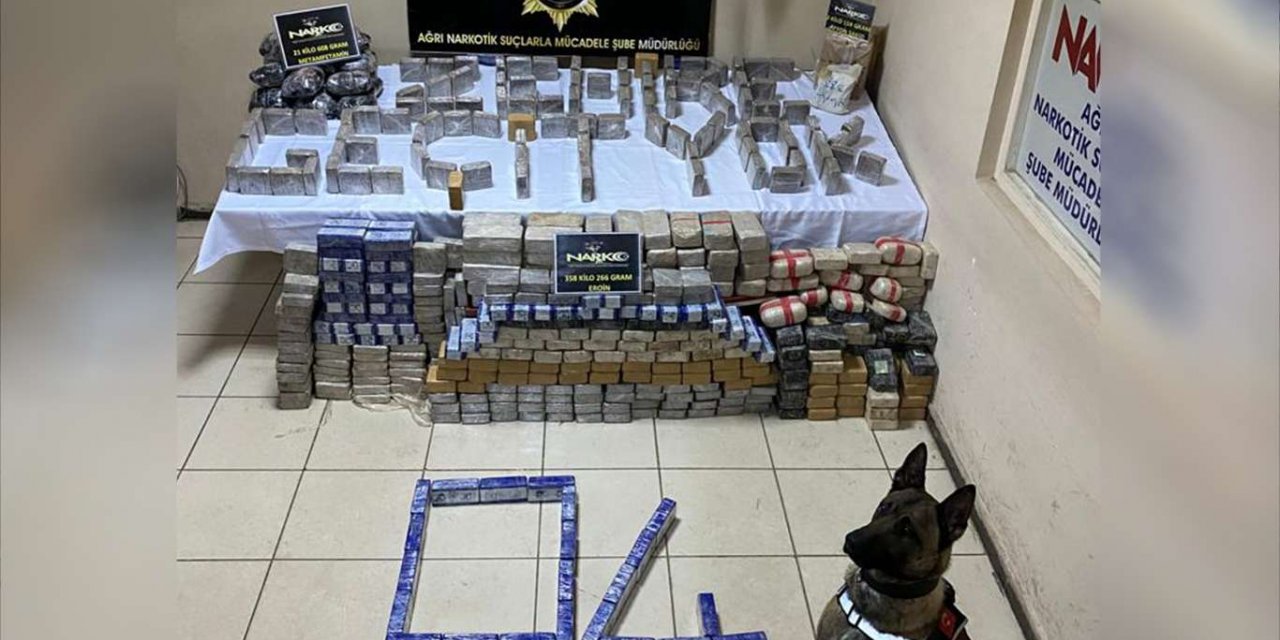 Kamyonet kasasında 382 kilogram uyuşturucu ele geçirildi