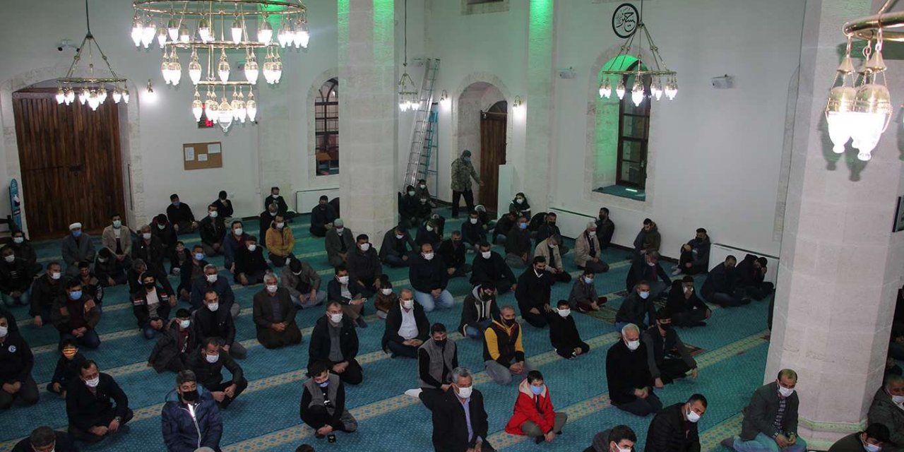 Adıyaman il Müftüsü Taşcı: "Bu geceyi uykuyla geçirmek bize yakışmaz"