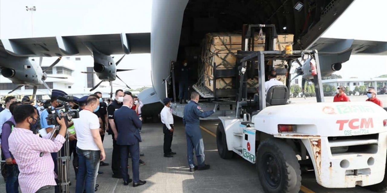 Türkiye'den gönderilen yardım Arakanlı Müslümanlara ulaştı