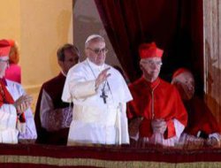 Peres Papa'yı Kudüs'e davet etti