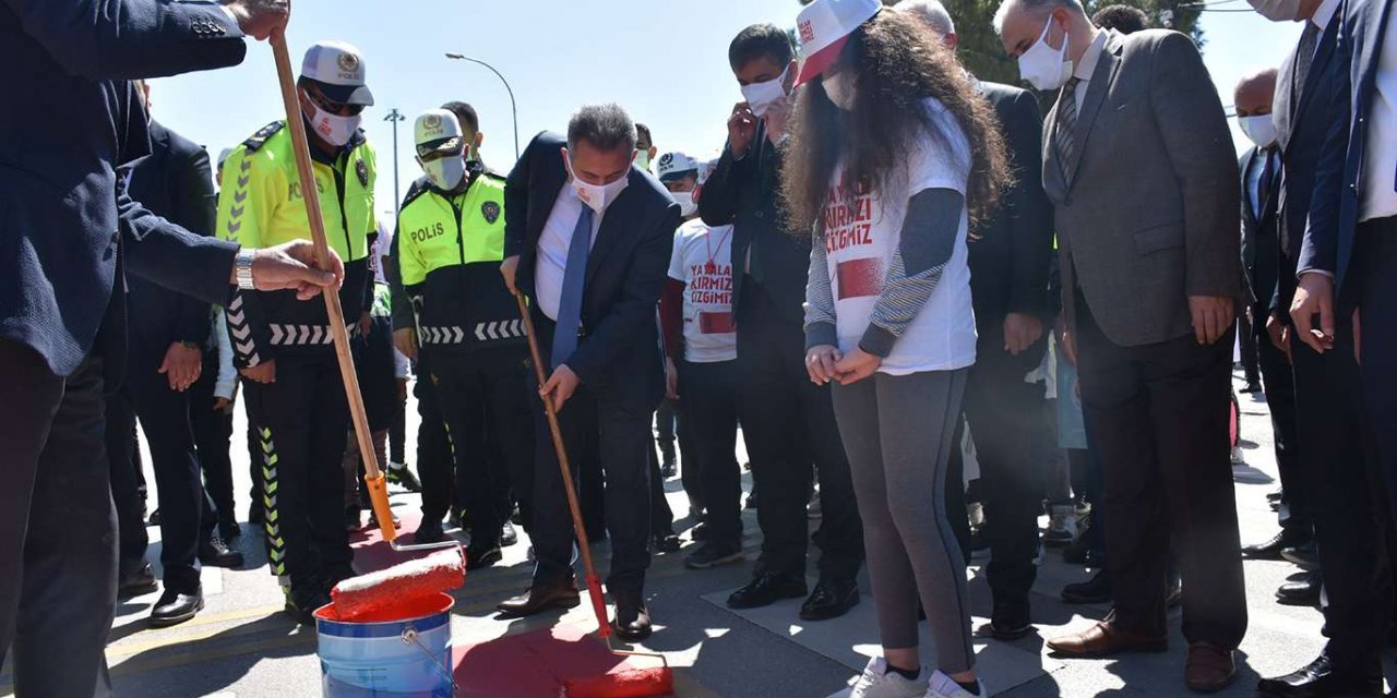 Adana’da "Yaya Önceliği Kırmızı Çizgimizdir" etkinliği düzenlendi