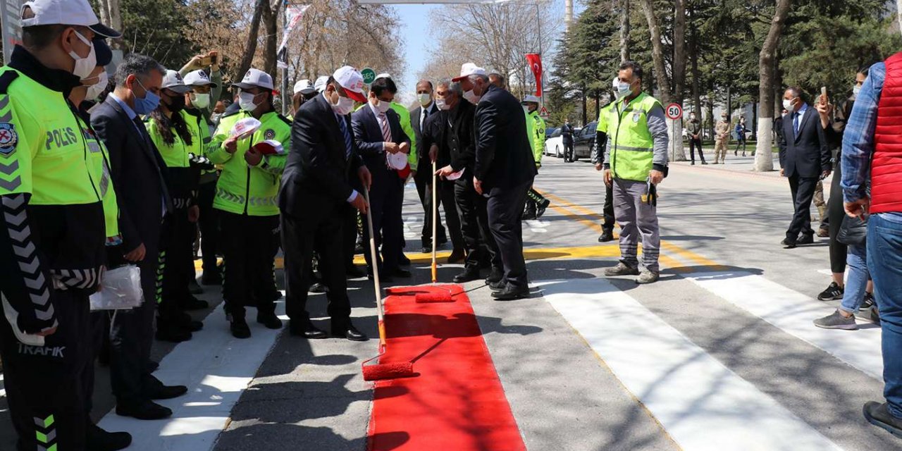 Yaya geçitlerinde ‘kırmızı çizgi’ dönemi