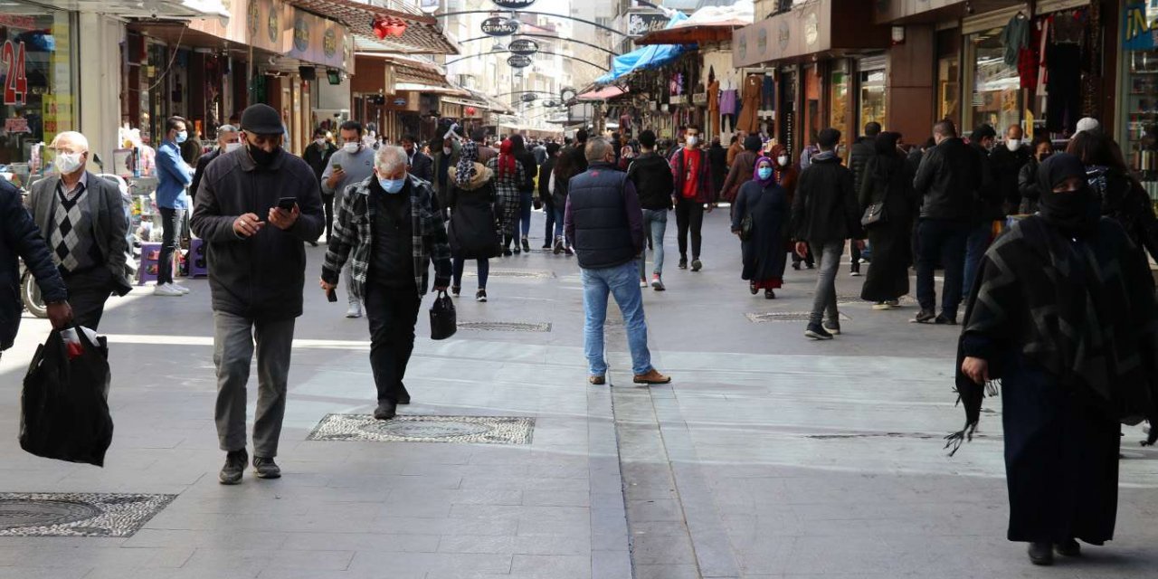 Gaziantep’te esnaf ve halk kısıtlamaların tekrar getirilmesine tepkili