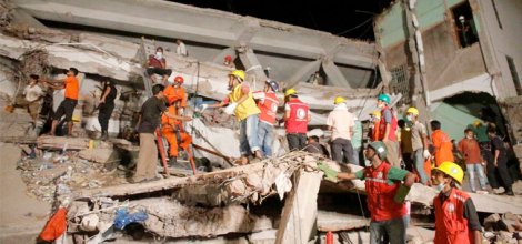 450 kişinin cesedi enkazdan çıkarıldı