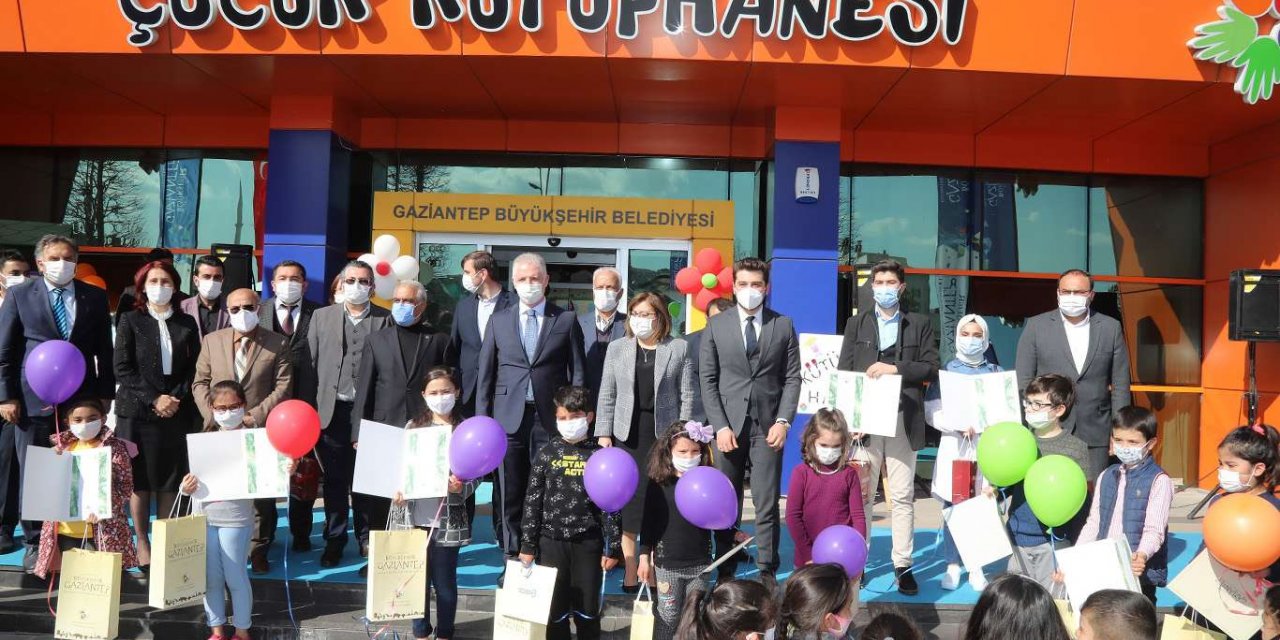 Gaziantep’te en çok kitap okuyan öğrenciler ödüllendirildi