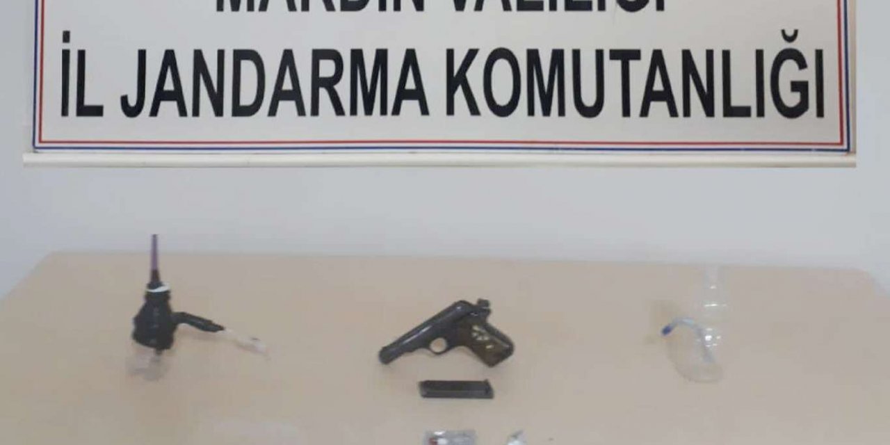 Mardin’de ruhsatsız tabanca ve uyuşturucu ele geçirildi