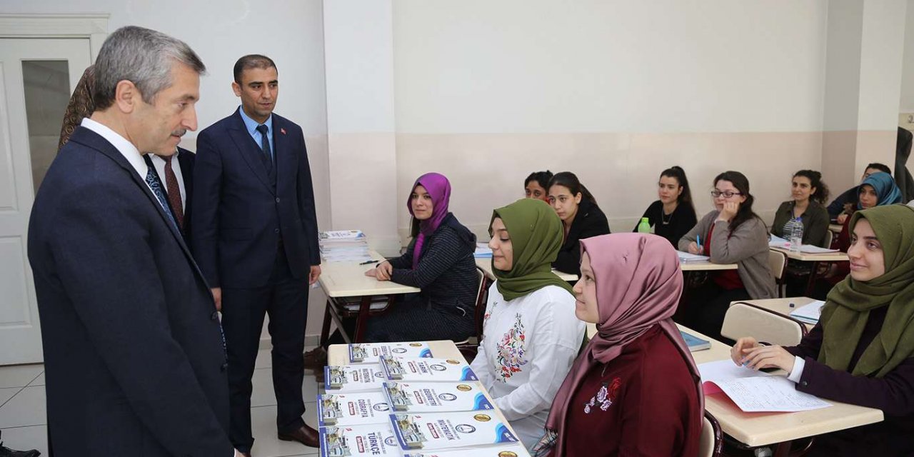 Şahinbey Belediyesi milyonlarca kitap dağıttı