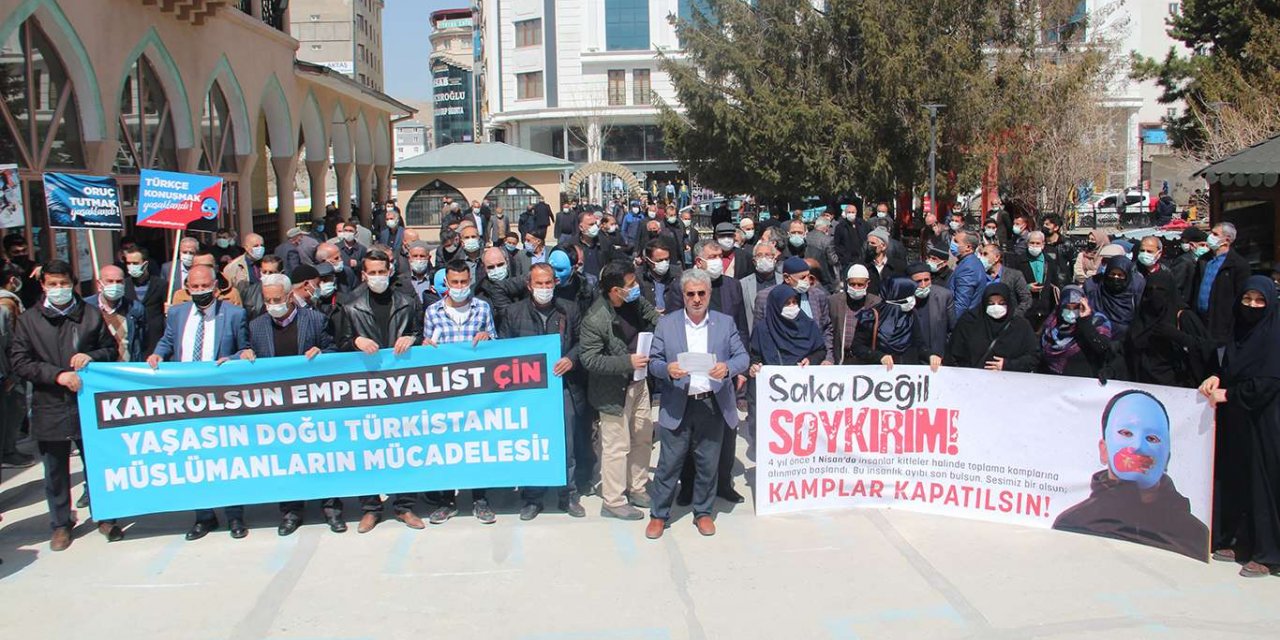 Çin'in Doğu Türkistanlılara uyguladığı zulüm Van'da tel'in edildi