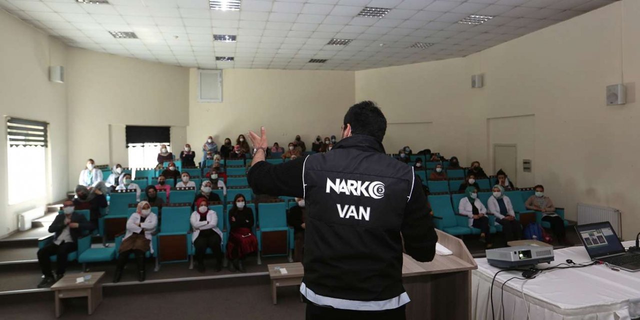 Van’da kadınlara uyuşturucu ile mücadele semineri verildi