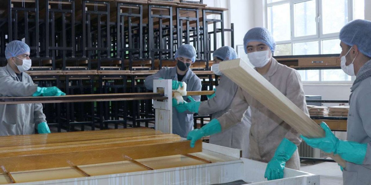 Diyarbakırlı öğrenciler Türkiye'nin dört bir yanındaki okulların ihtiyacını karşılıyor