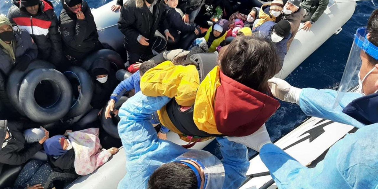 Türkiye kara sularına geri itilen 231 düzensiz göçmen kurtarıldı