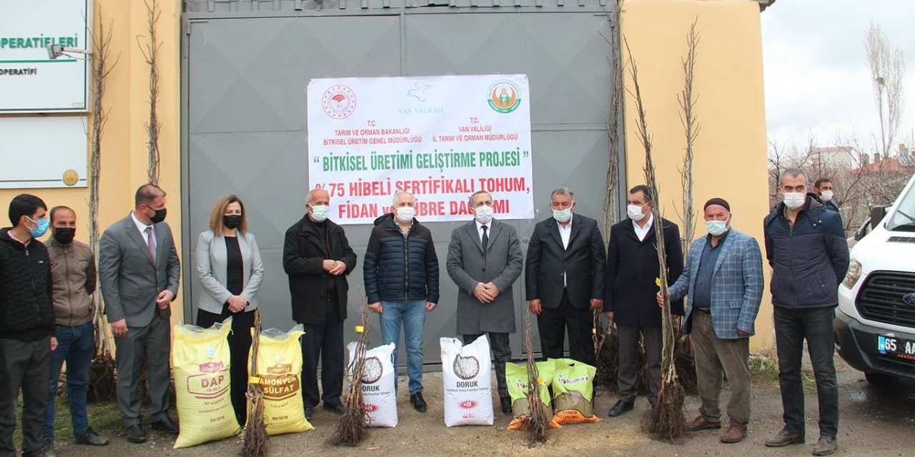 Van'da sertifikalı tohum fidan ve gübre dağıtımı