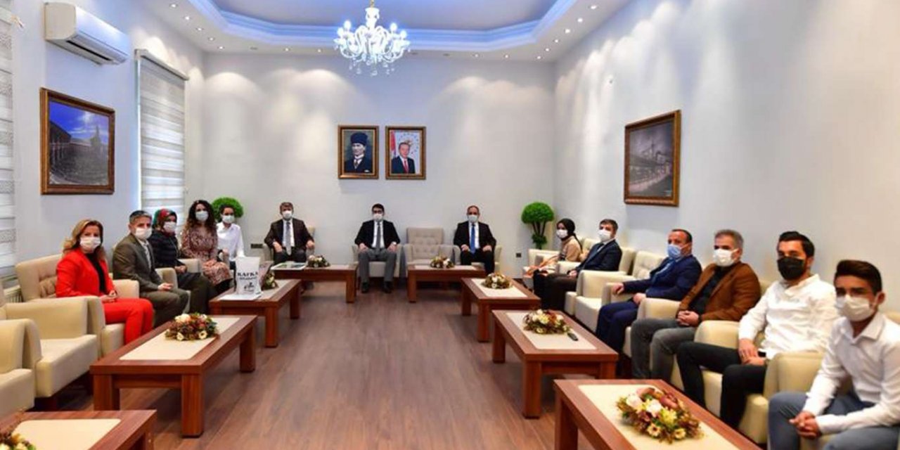 Tüketici ödüllerine katılan öğrencilerden Diyarbakır valiliğine ziyaret