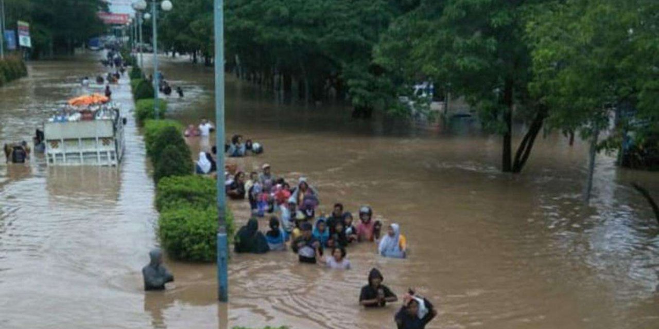 Floods, landslides, kill at least 23 people in Indonesia