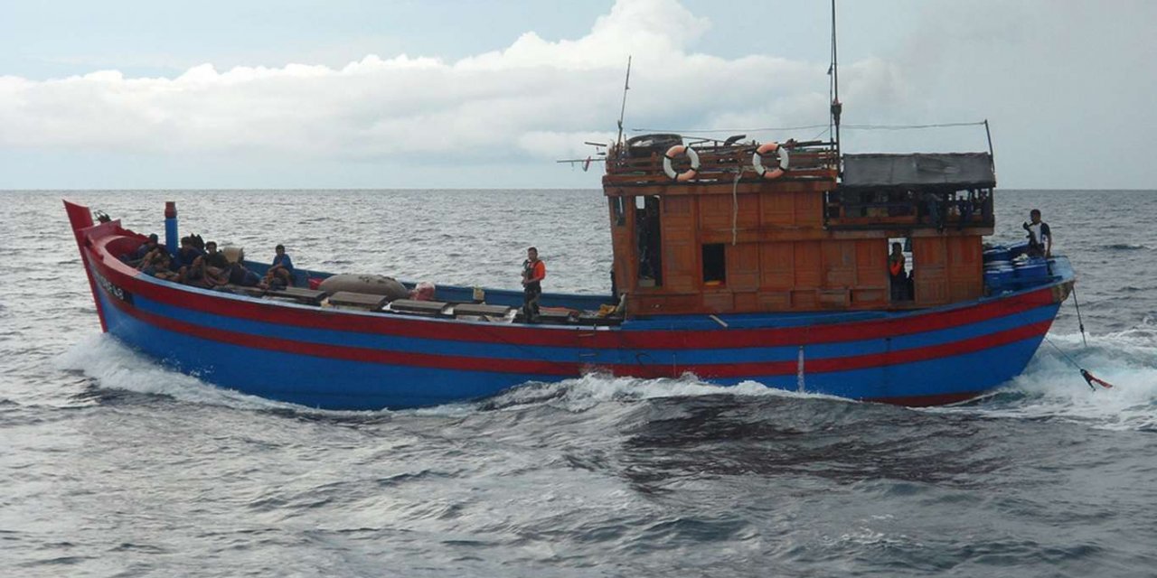 Çin'de balıkçı teknesi battı: 12 ölü
