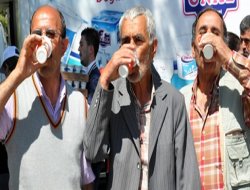 Yeşilay 'milli içki' dağıttı!