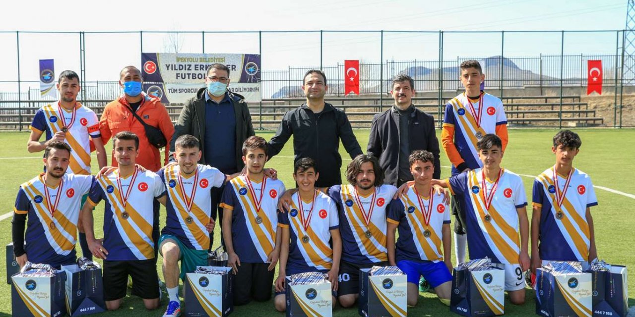 Van'da yıldız erkekler futbol turnuvası sona erdi