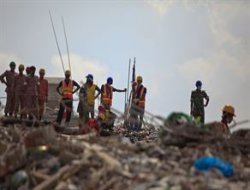 Bangladeş'de çöken binada ölü sayısı 547'ye çıktı