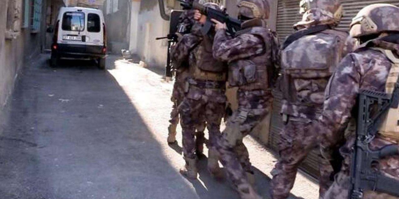 Uyuşturucu çetesine operasyon: 77 gözaltı