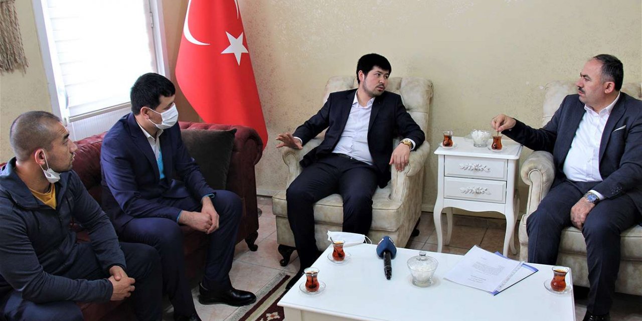 ​Doğu Türkistanlılardan HÜDA PAR İstanbul İl Başkanlığına ziyaret