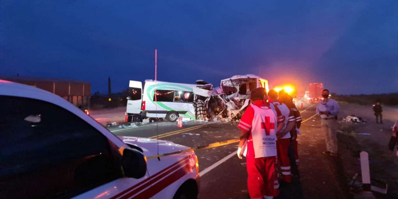 Meksika'da iki araç kafa kafaya çarpıştı: 16 ölü, 14 yaralı