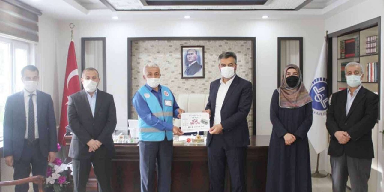 İdlibliler için 20 briket ev bağışında bulundular