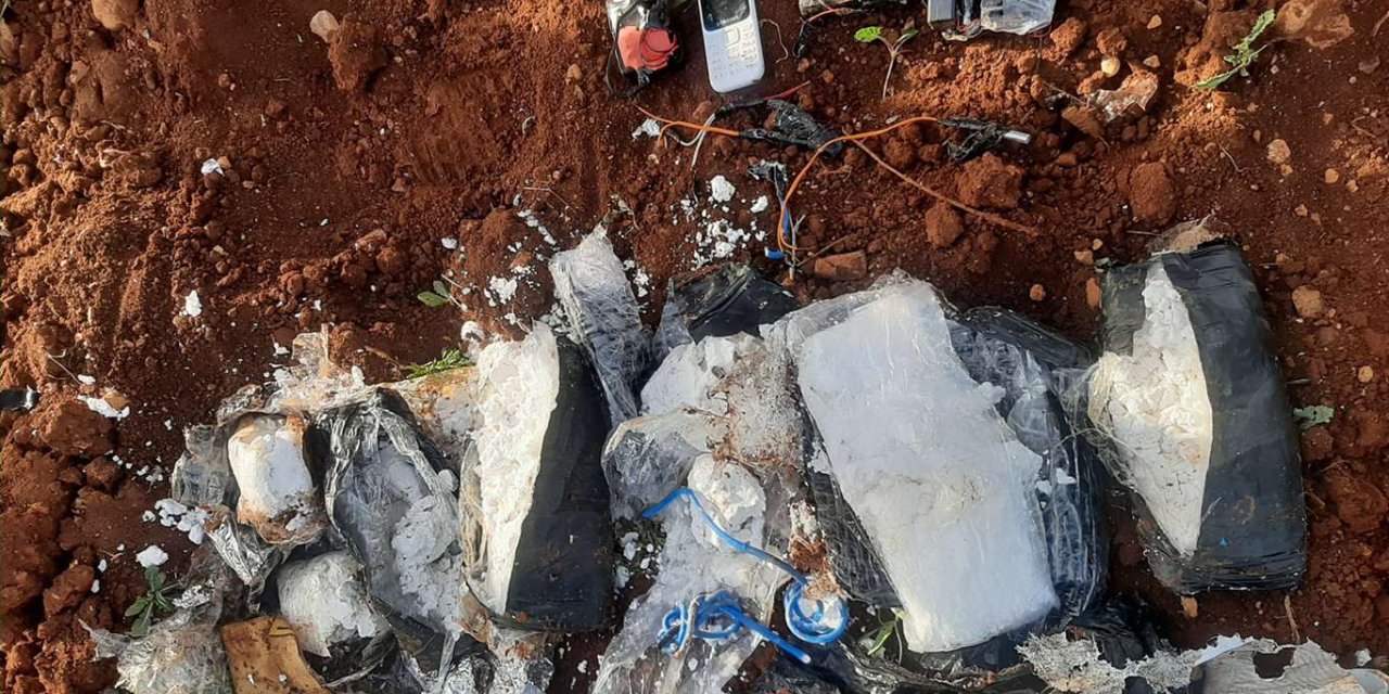 Azez'de yol kenarına tuzaklanan patlayıcı ele geçirildi