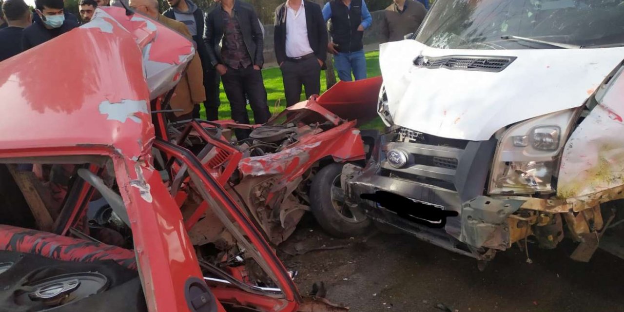 Şanlıurfa’da minibüs ile otomobil çarpıştı: Bir yaralı